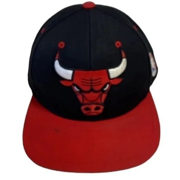 Chicago bulls mitchell & ness snapback cap hat spellout NBA black red logo - Picture 1 of 9